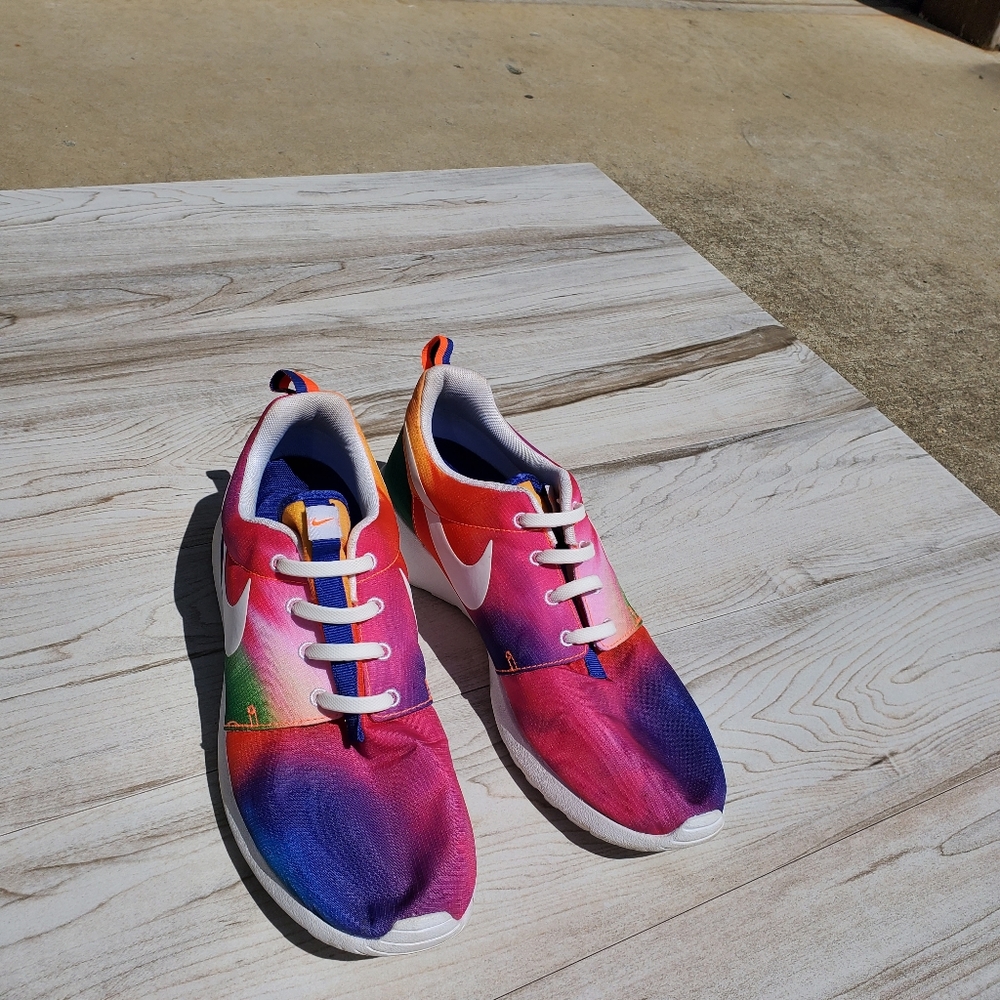 Athletic shoes
